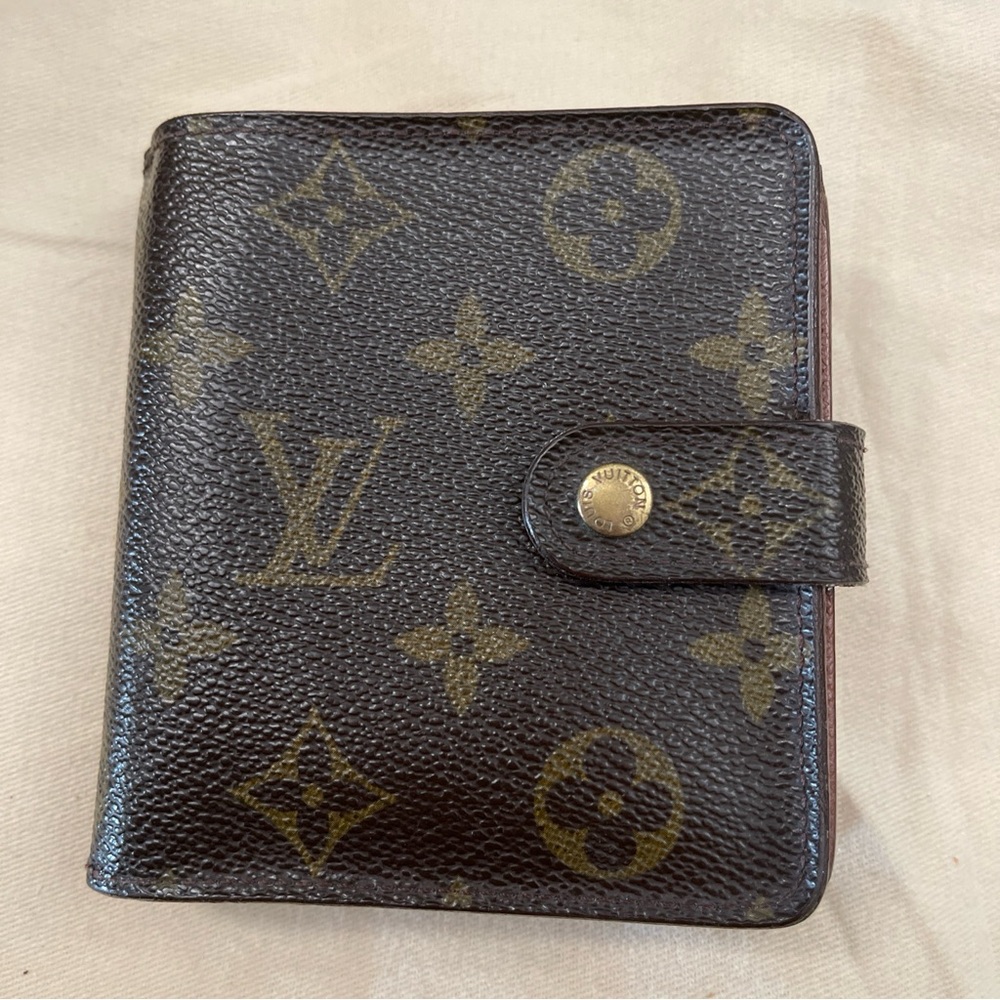 Authentic Preloved Louis Vuitton compact Wallet